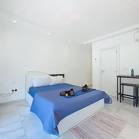 Center Of Malta Bright Studio Apartment Μπιρκιρκάρα