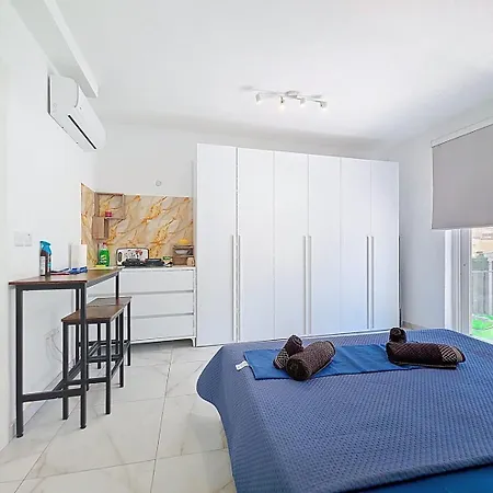 Center Of Malta Bright Studio Apartment * 비르키르카라