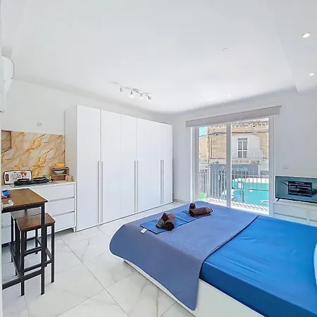 Center Of Malta Bright Studio Apartment * 비르키르카라